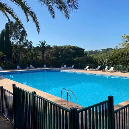 Gigaro - Terrasses Et Jardin A 5mn A Pied De La - Piscine & Parking Apartment